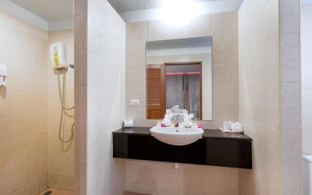 OYO 1054 Phuket Backpacker Hostel