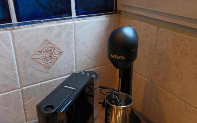 Top Floor Studio Near Metro