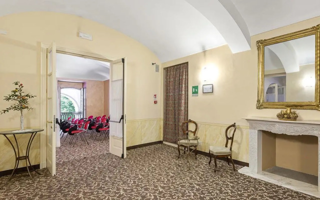 Hotel Roma E Rocca Cavour