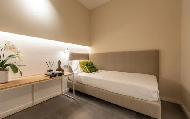 Six Luxury Room