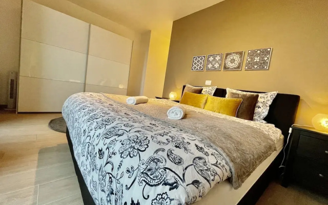 One Lux Stay near Diamond District