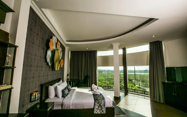 Seasons Riverside Hotel