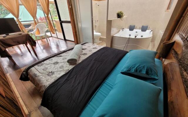 Mindo GlamBird Glamping &amp; Lodge