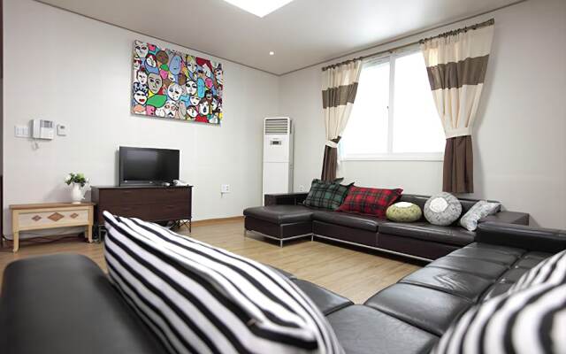 Paju Mountain Breeze Pension