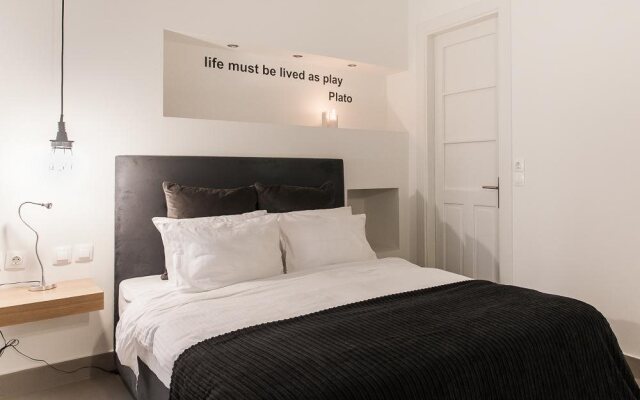 Monk Monastiraki Suites