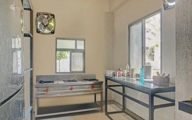 Hotel Green Leaves by OYO Rooms