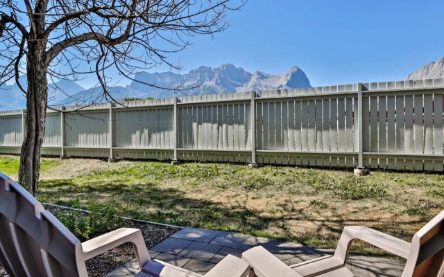 The Norquay, Pet-Friendly 2 Bed with Mtn View