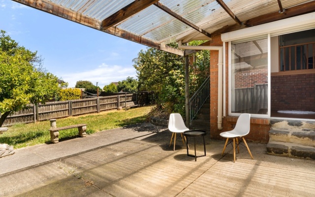 Spacious 4-bed House With Garden in Doncaster