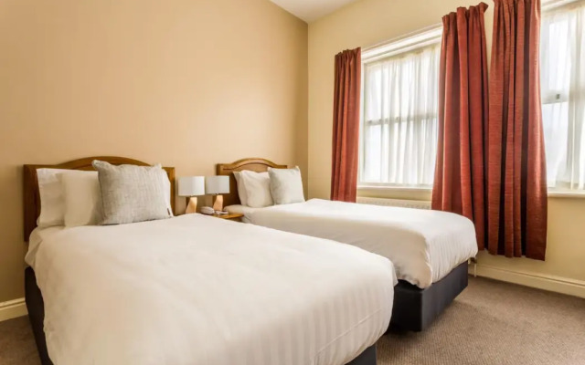 County Hotel