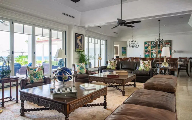Island Haven: Oceanfront Retreat With Infinity Pool