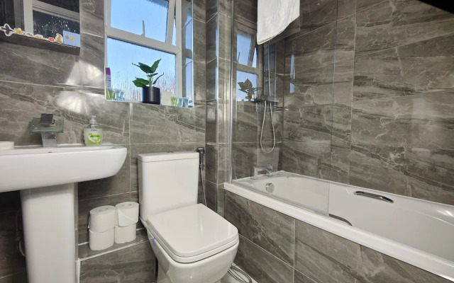 Tyburn Home, Birmingham With Free Parking