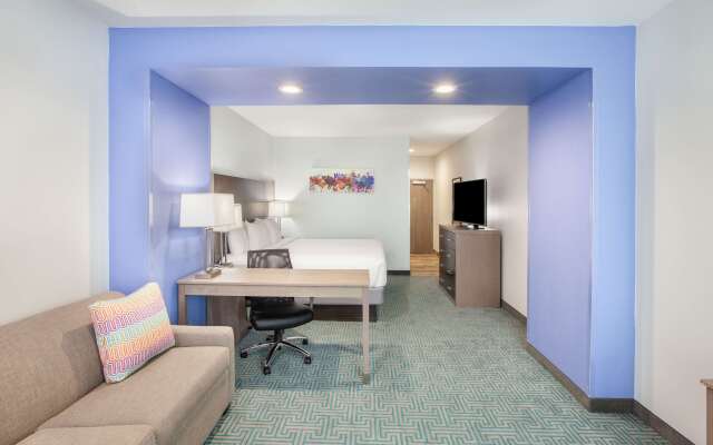 La Quinta Inn & Suites by Wyndham Dallas Duncanville