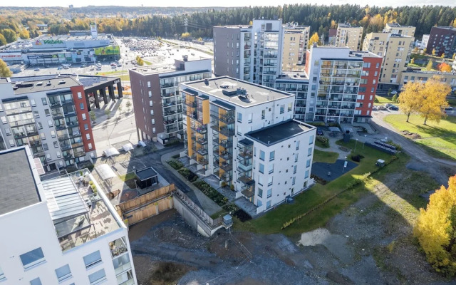 Modern 2BR Apt with Sauna & Free Parking