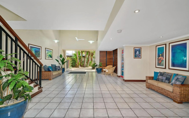 Trinity Beach Club Holiday Apartments