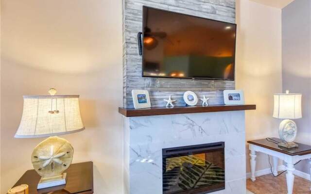 Splashing Dolphins - Three Bedroom Home