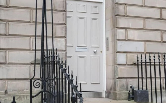 JOIVY York Place Apartment in Georgian City Centre Building