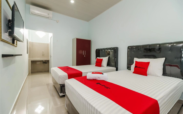 RedDoorz Plus near Palembang Icon Mall 2 – Guest Rooms – Palembang