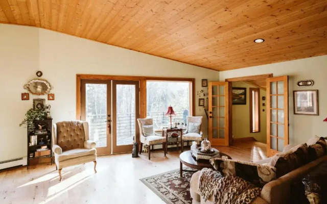 Maria's Creekside B&B