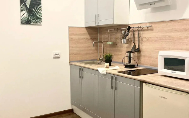 Apartments on 17k6 Turf Road street