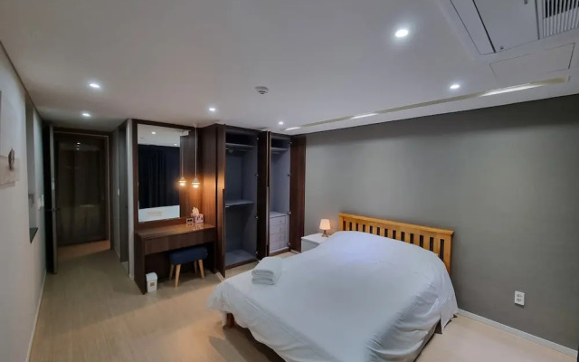 Somsom House