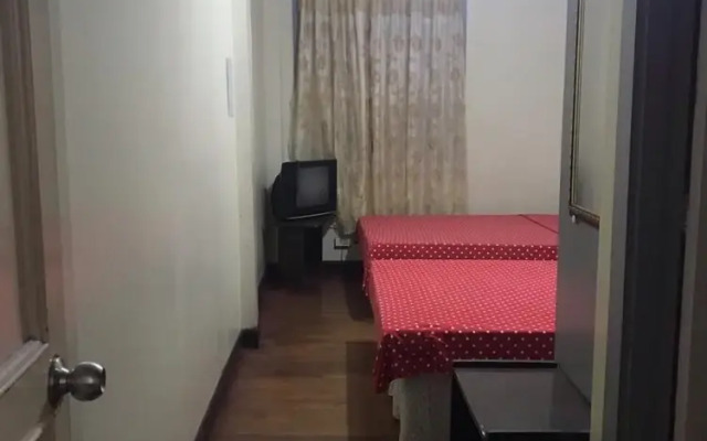 OYO 734 Baden Powell Hotel