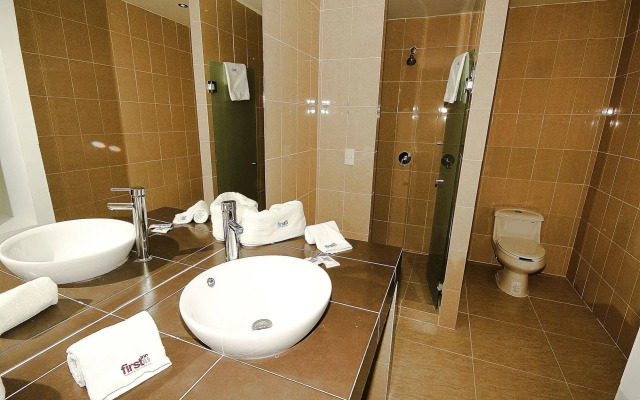 First Inn Hotel & Business