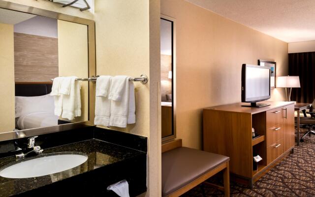 Holiday Inn Hotel & Suites Warren, an IHG Hotel