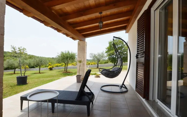 Picturesque Paradise Holiday Home With Pool