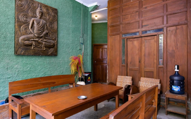 OYO 4016 Tan Jokteng Guest House – Guest Rooms – Yogyakarta