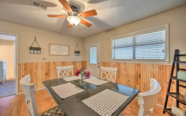 Pet-friendly 'shady Oaks' Broken Bow Gem w/ Patio!
