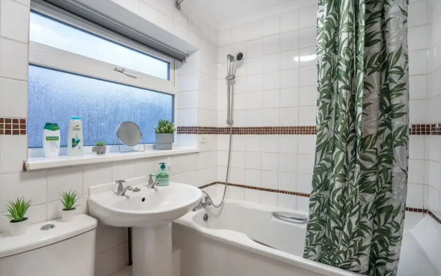 3 Bed-free Parking-close to City