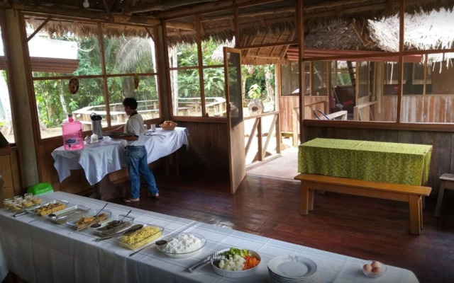 Tres Chimbadas Lake Lodge