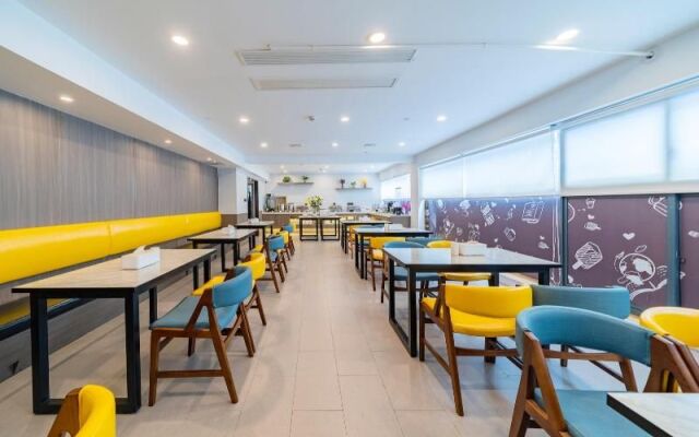 Hanting Premium Aquatic Road Metro Station Shop