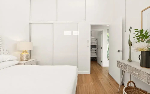 Luxury 2-bed With Ocean Views and Garden
