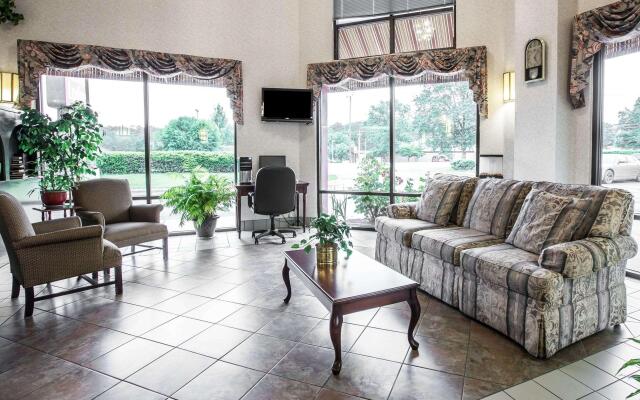 Econo Lodge South