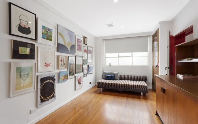 Manallack Apartments Olley