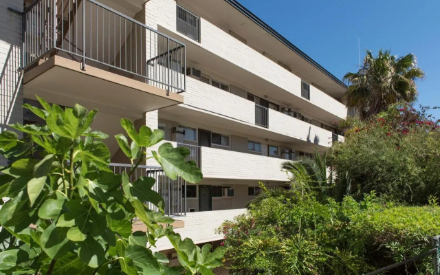 Studio 101 - First floor Fremantle studio apartment