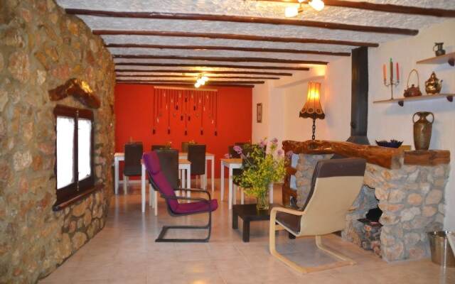 El Almendro y la Montaña