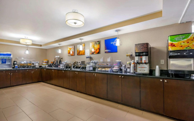 Comfort Inn & Suites St. Pete - Clearwater International Airport