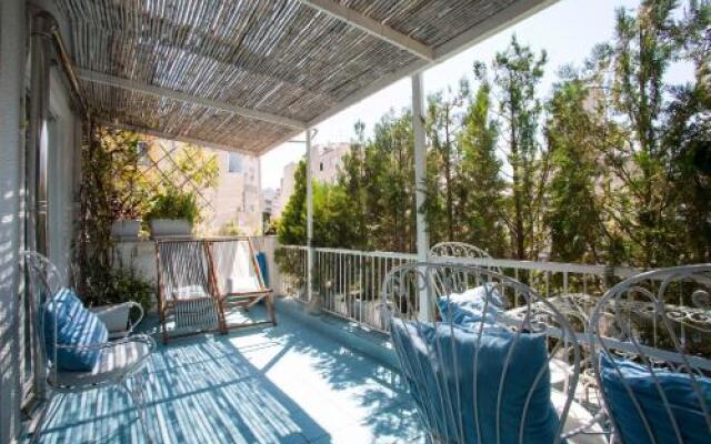 Boutique Athens CT Building