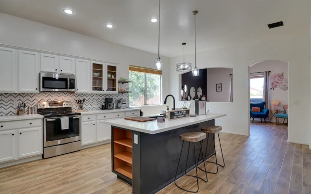 14 Mi to Dtwn: Tucson Escape w/ Patio!