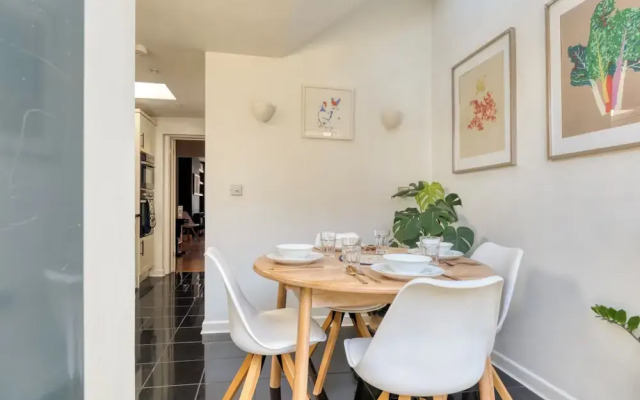 Stylish 2BD with Private Garden & Sauna
