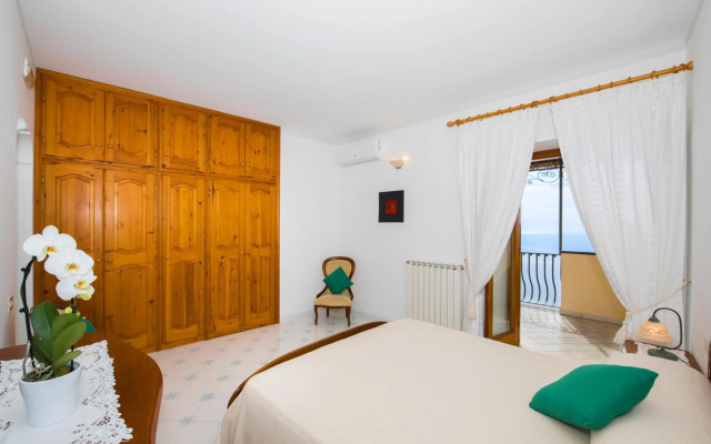 Villa Savina - Elegant Family Villa Overlooks Amalfi Coast -