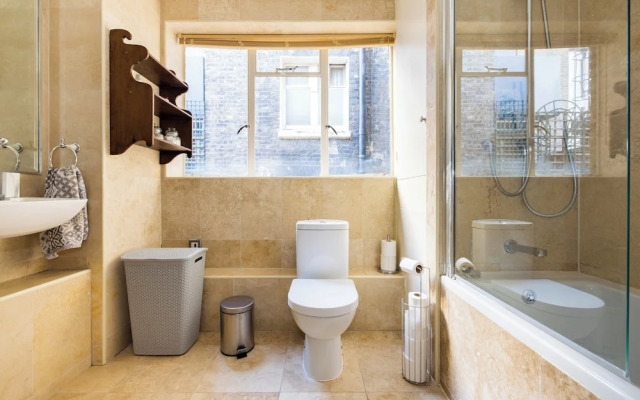 Mayfair 9-bed Townhouse - Sleeps 16, Patio & Ac
