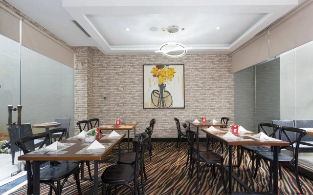 RedDoorz Plus near Blok M Square