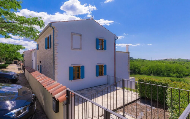 Bibali in Bibali With 3 Bedrooms and 3 Bathrooms