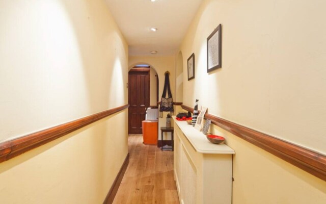 Stylish 2BR Flat Central Oxford With Parking