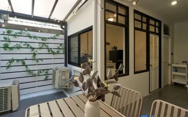 Rosie Home, 4BR opposite One Nimman by Beginning with