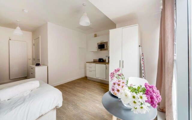 Central Liverpool Studio For 2 Guests!