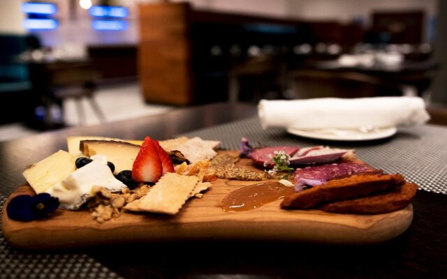 The Madison Concourse Hotel and Governor's Club